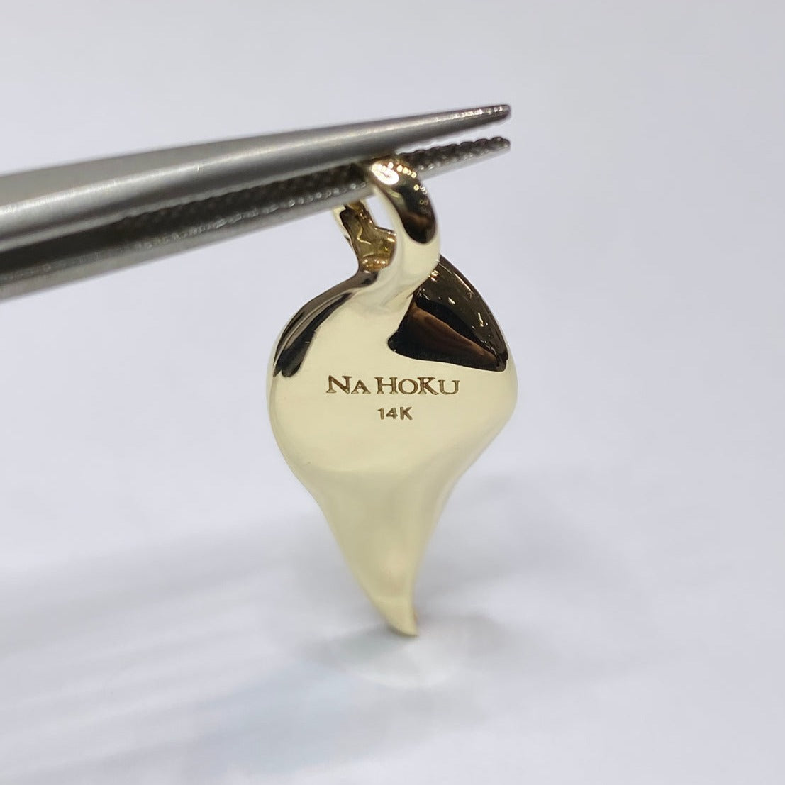 Na Hoku Maile Leaf Diamond Pendant 14k