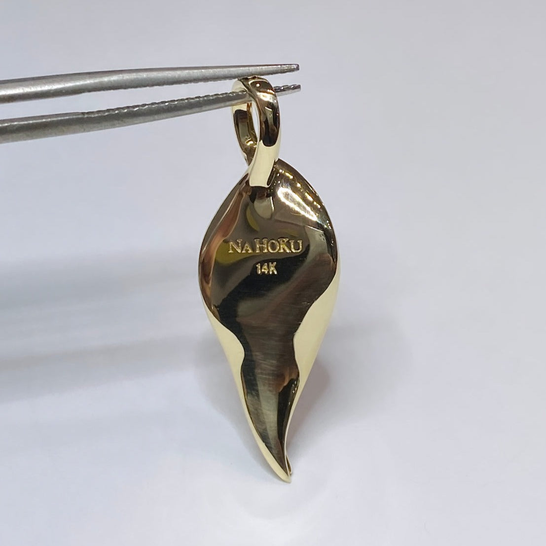 Na Hoku Maile Leaf Diamond Pendant 14k