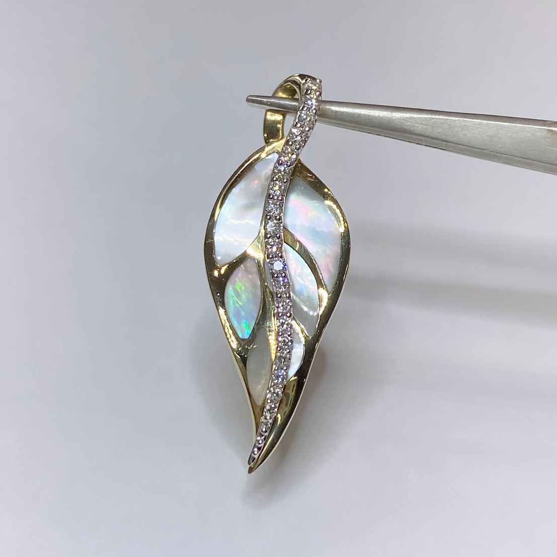 Na Hoku Maile Leaf Diamond Pendant 14k