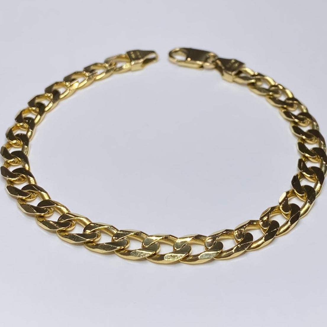 18k Curb Link Bracelet 6.7mm