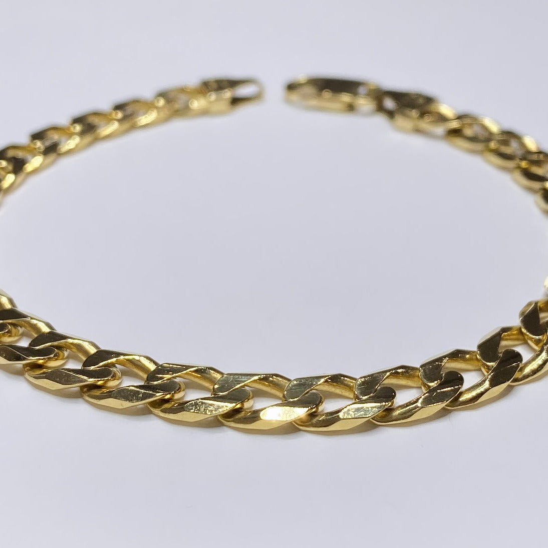 18k Curb Link Bracelet 6.7mm