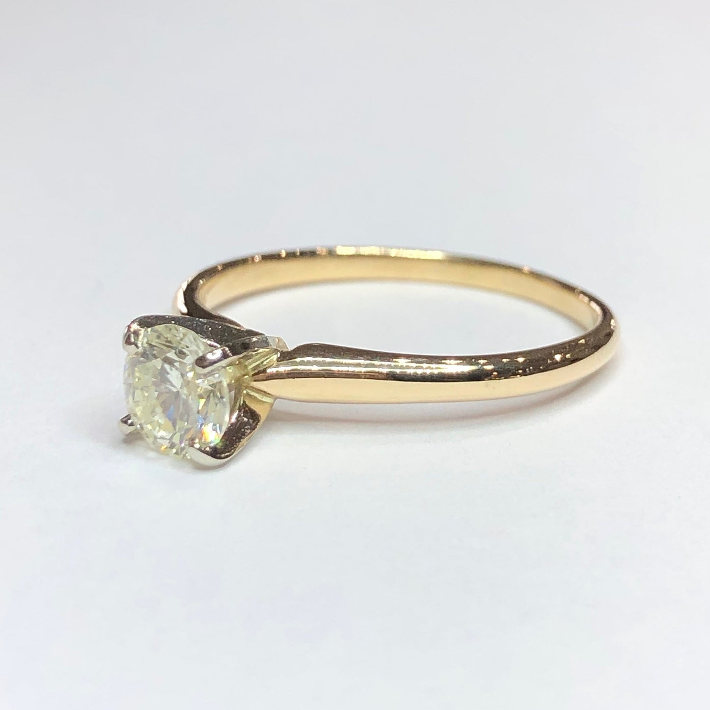 14k Round Brilliant Solitaire Ring