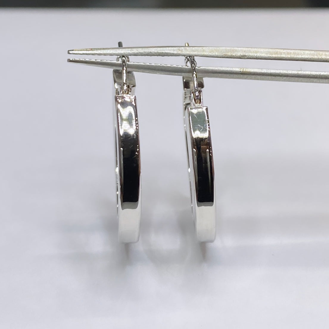 14k Glossy Medium Hoop Earrings