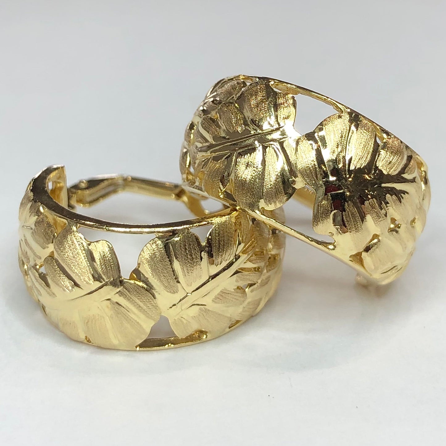 18k Floral Carved Earrings