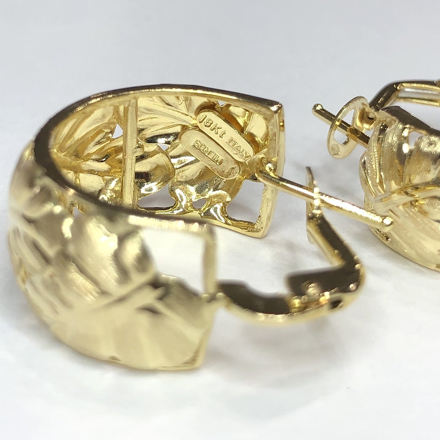 18k Floral Carved Earrings