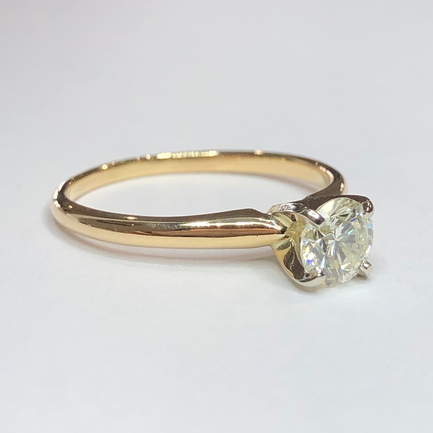 14k Round Brilliant Solitaire Ring