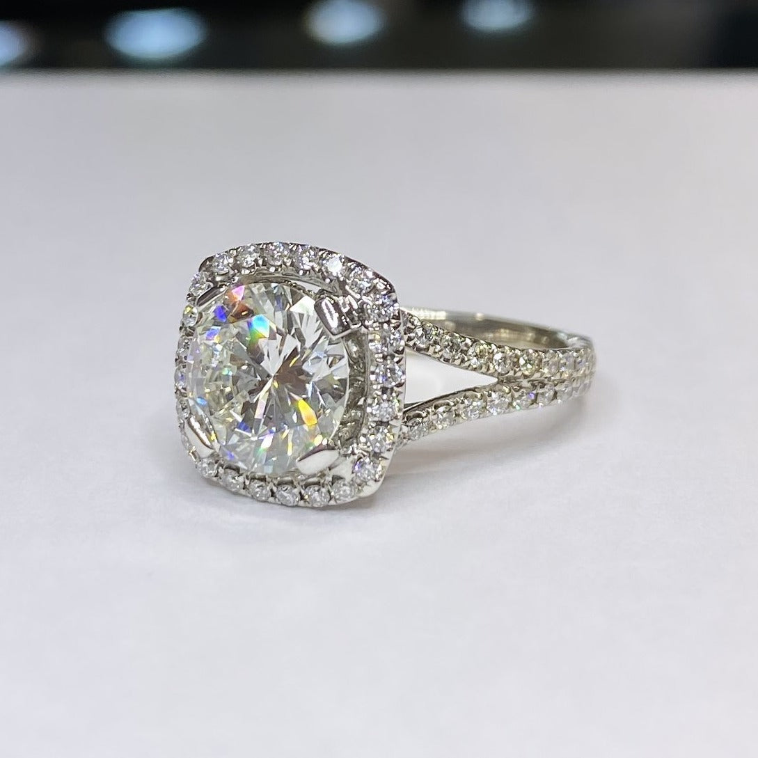 3.47ctw Round Diamond Halo 18k