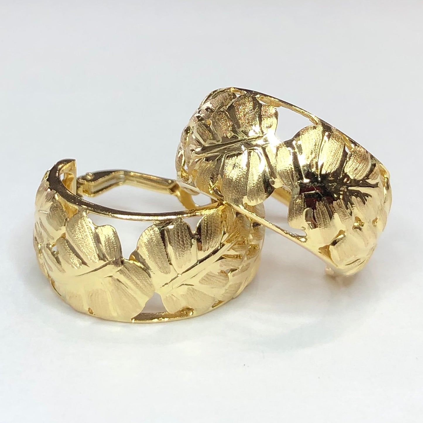 18k Floral Carved Earrings