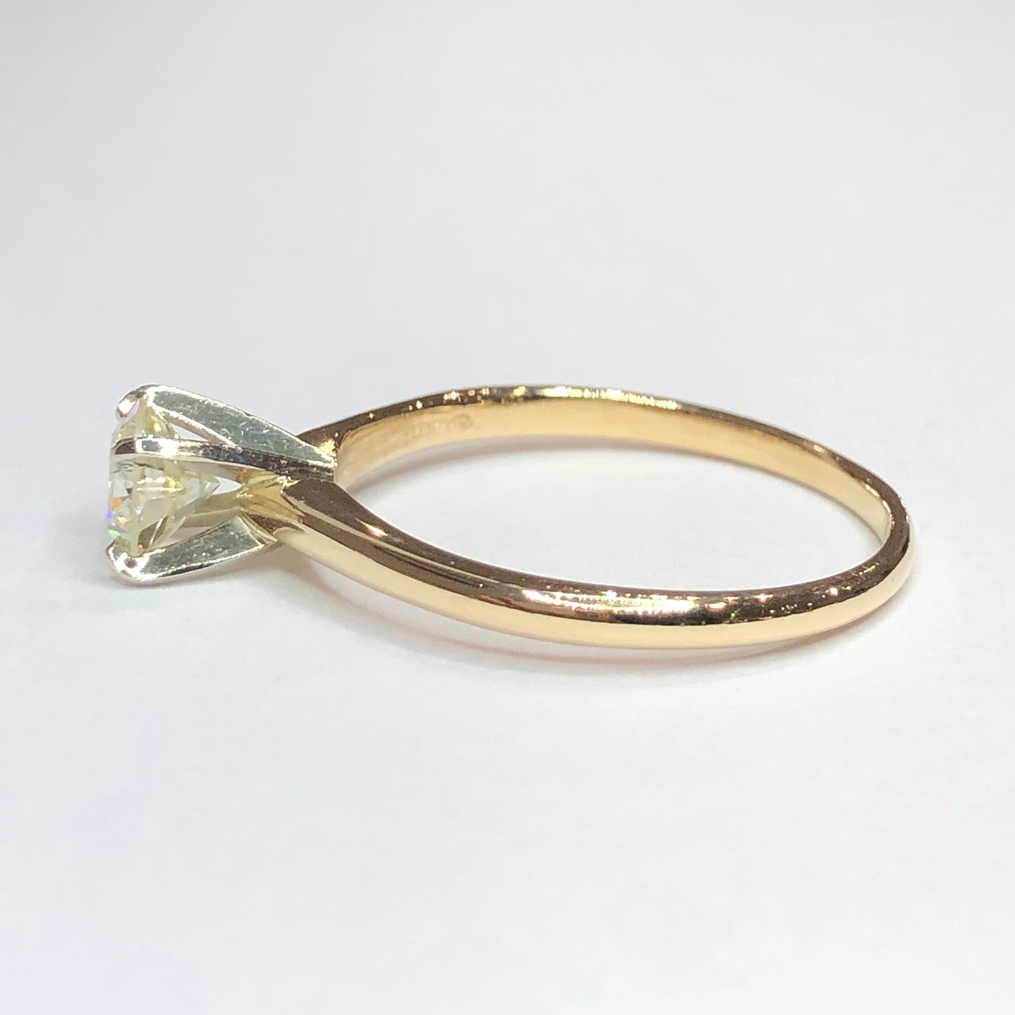 14k Round Brilliant Solitaire Ring