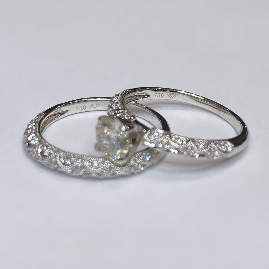 18k Round Brilliant Milgrain Dome Bridal Set