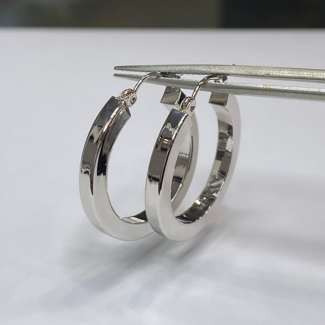 14k Glossy Medium Hoop Earrings
