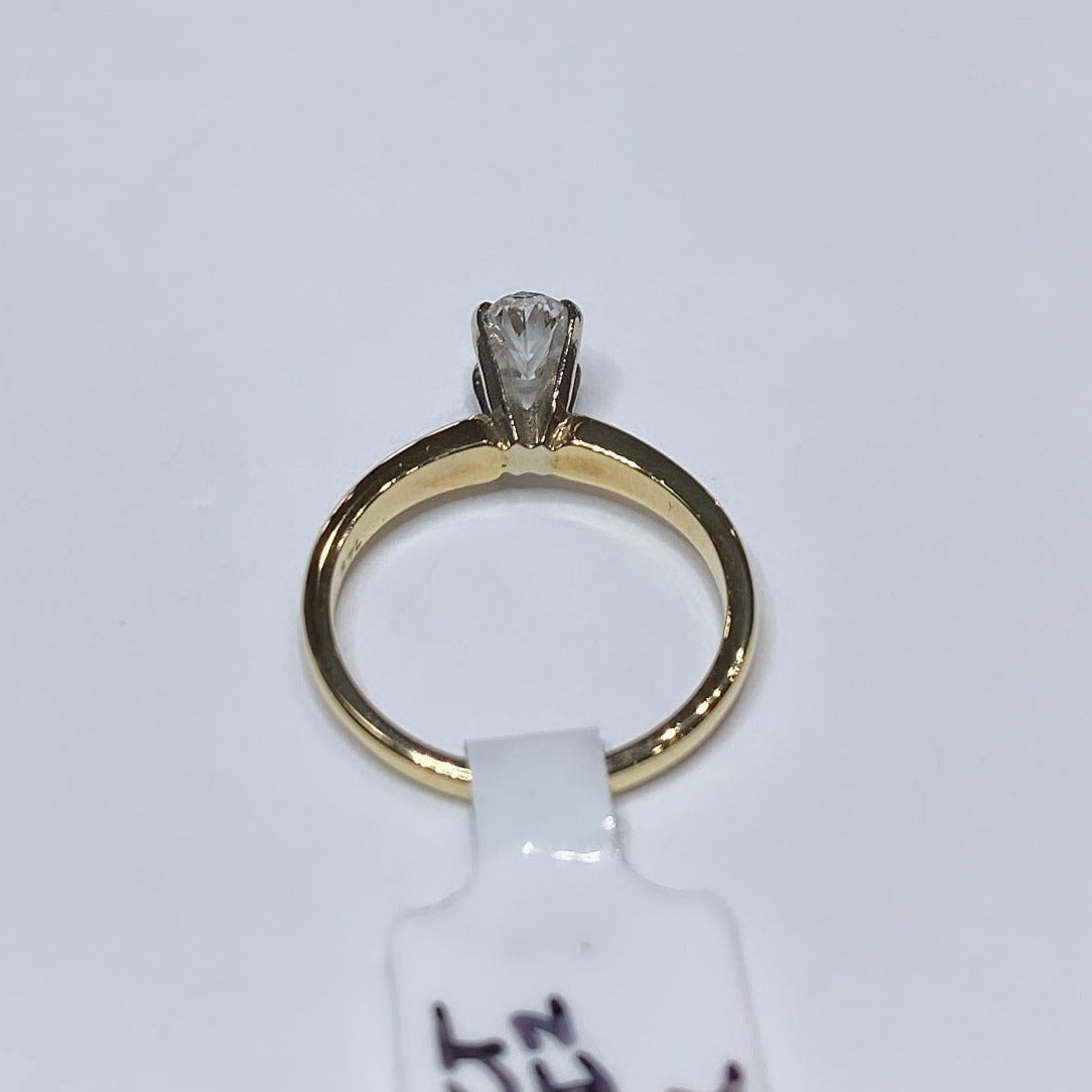 0.43ct Oval Solitaire 14k