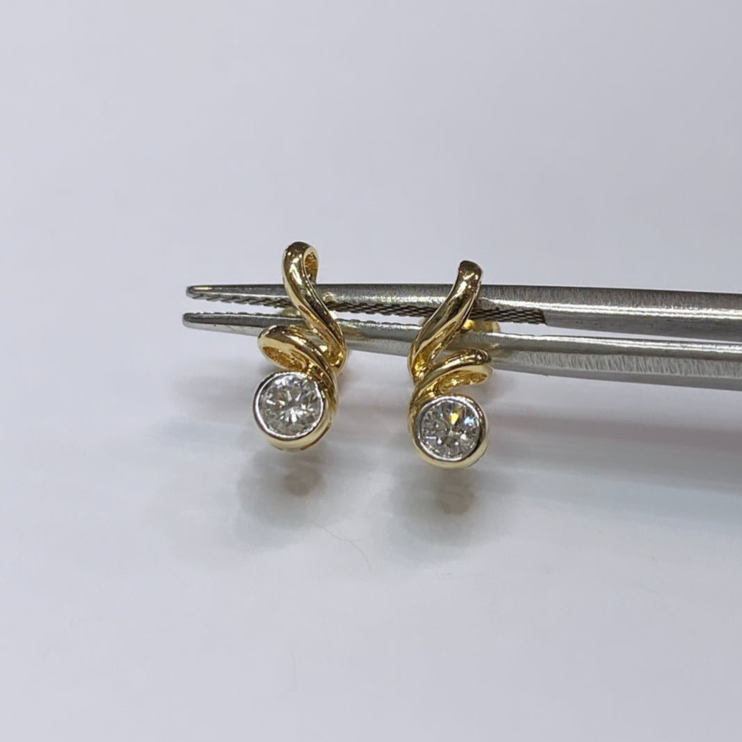 14k 1/6tcw Diamond Swirl Earrings